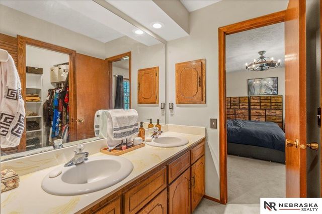 1418 Cherry Tree Lane, Papillion, NE 68133