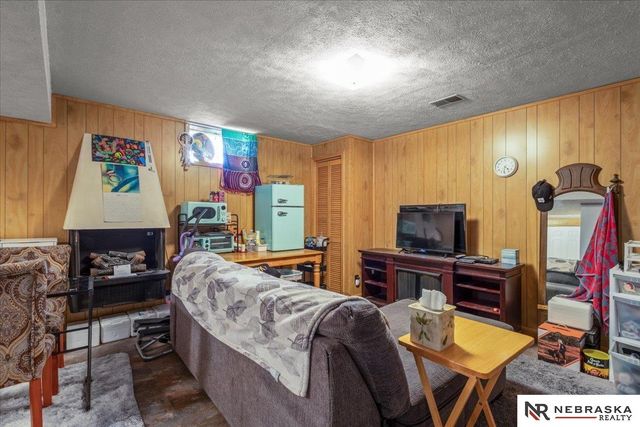 1418 Cherry Tree Lane, Papillion, NE 68133