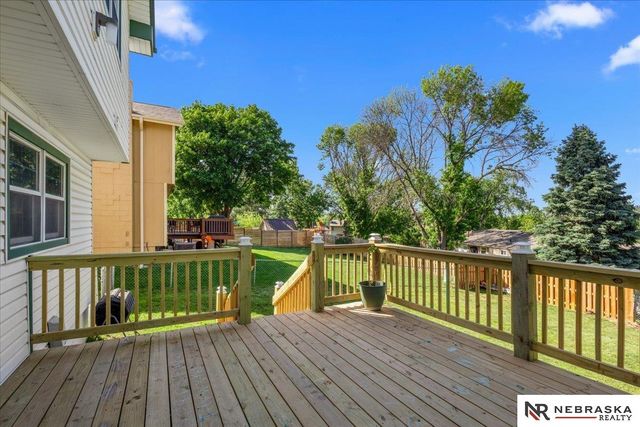 1418 Cherry Tree Lane, Papillion, NE 68133