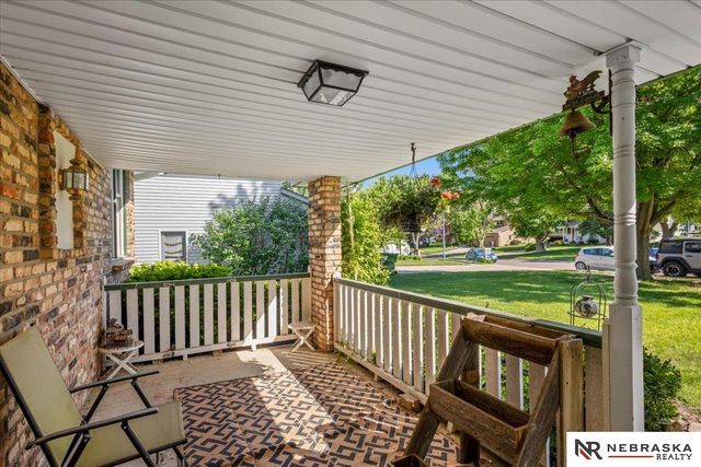 1418 Cherry Tree Lane, Papillion, NE 68133