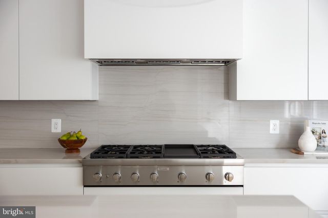 6970 WEST AVE, Chevy Chase, MD 20815