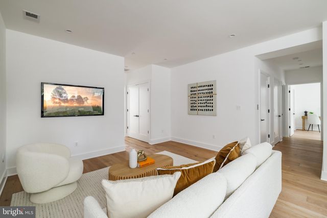 6970 WEST AVE, Chevy Chase, MD 20815