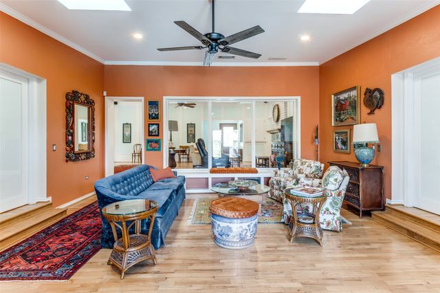 8721 Lacrosse Drive, Dallas, TX 75231