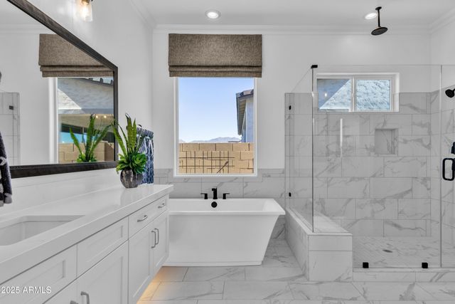 1104 E GLENEAGLE Drive, Chandler, AZ 85249