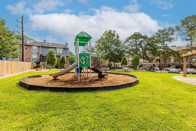 1903-S14 Place Rebecca Lane, Houston, TX 77090