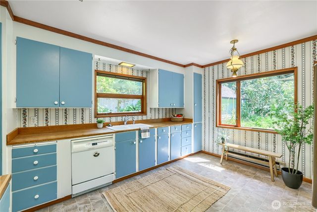 7637 NE 165th Street, Kenmore, WA 98028