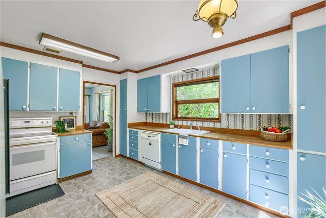 7637 NE 165th Street, Kenmore, WA 98028
