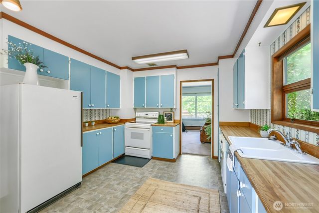 7637 NE 165th Street, Kenmore, WA 98028