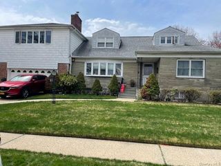 232 Catherine Avenue, Franklin Square, NY 11010