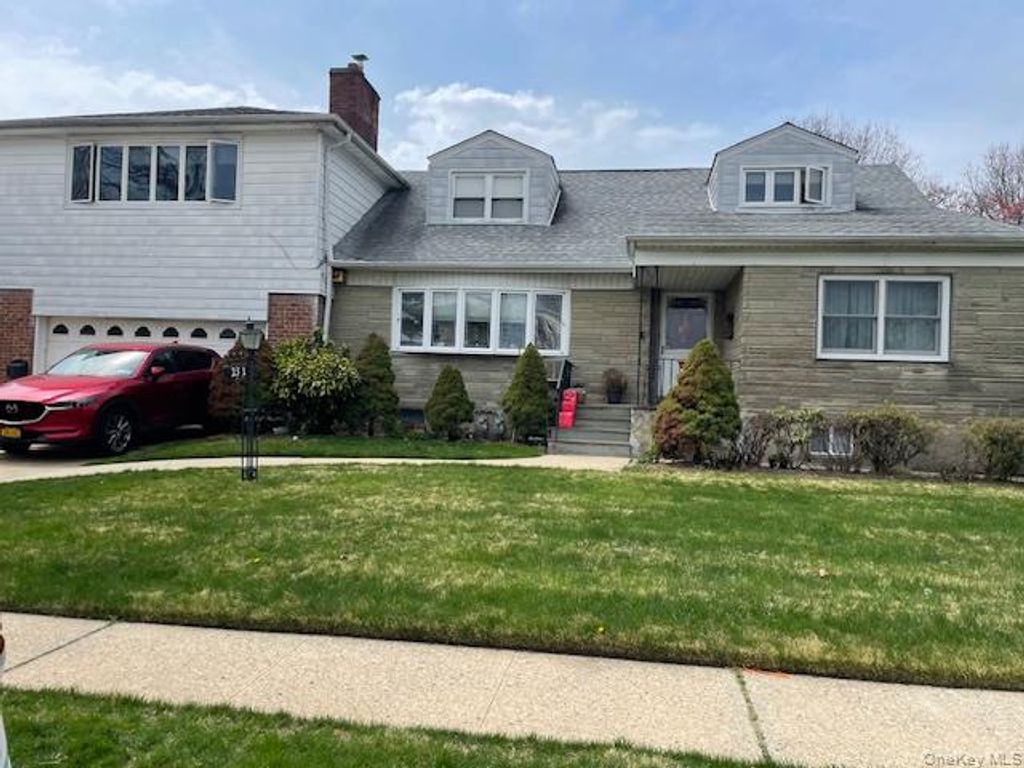 232 Catherine Avenue, Franklin Square, NY 11010