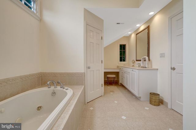 911 RAIL CT, Mclean, VA 22102