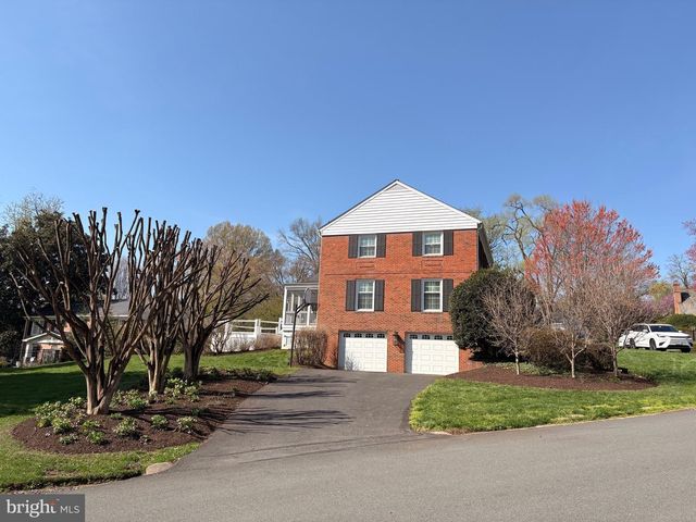 911 RAIL CT, Mclean, VA 22102