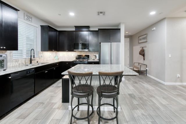 1148 S Filbert Avenue, Fresno, CA 93727