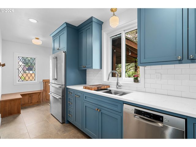 4010 Ne KLICKITAT St, Portland, OR 97212