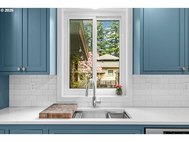 4010 Ne KLICKITAT St, Portland, OR 97212