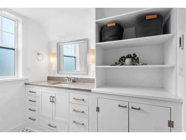 4010 Ne KLICKITAT St, Portland, OR 97212