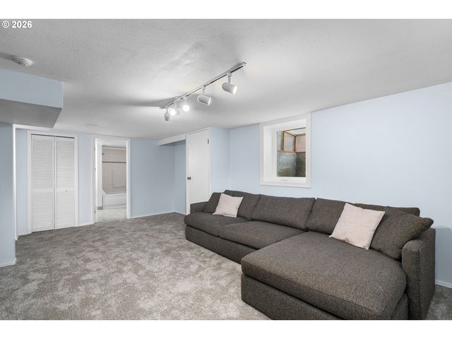 4010 Ne KLICKITAT St, Portland, OR 97212