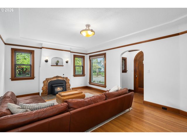 4010 Ne KLICKITAT St, Portland, OR 97212