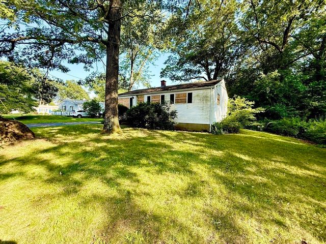 207 Overland St, Springfield, MA 01118