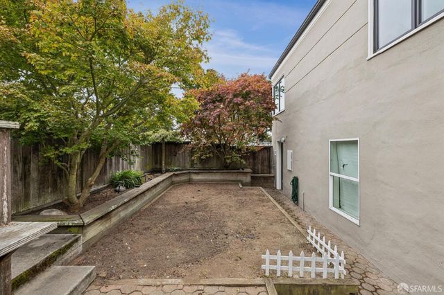 950 Eucalyptus Drive, San Francisco, CA 94132