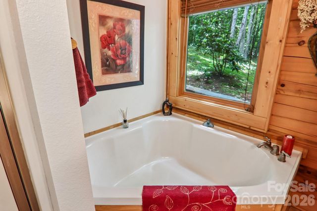157 Kanusati Trail, Maggie Valley, NC 28751