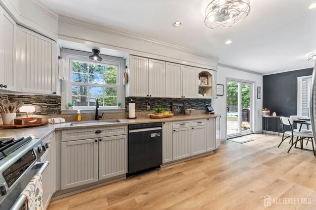 4 Garvey Drive, Monroe, NJ 08831