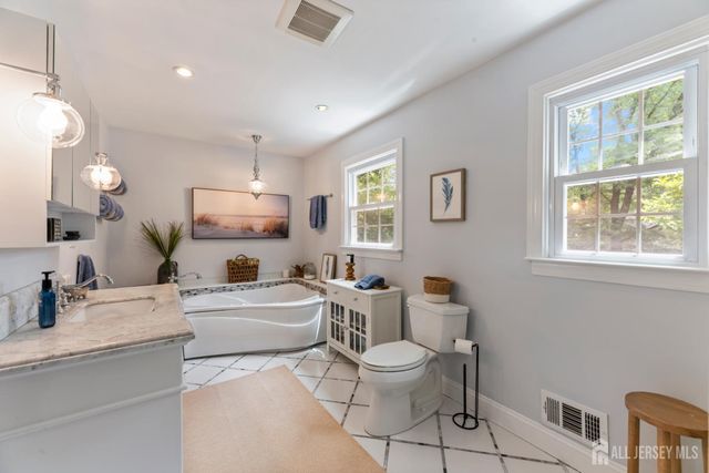 4 Garvey Drive, Monroe, NJ 08831