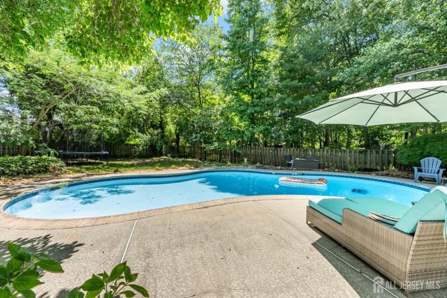 4 Garvey Drive, Monroe, NJ 08831