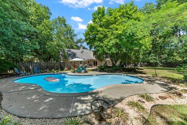 4 Garvey Drive, Monroe, NJ 08831