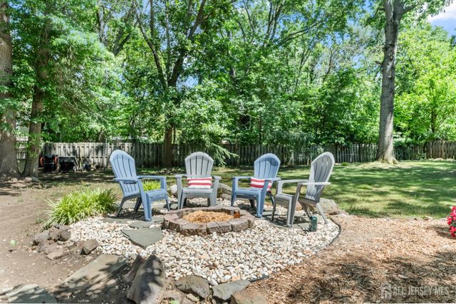 4 Garvey Drive, Monroe, NJ 08831