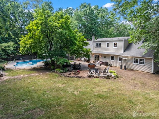 4 Garvey Drive, Monroe, NJ 08831
