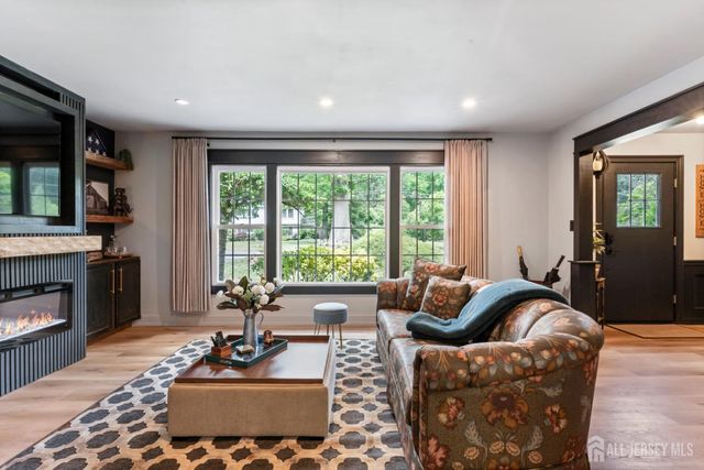 4 Garvey Drive, Monroe, NJ 08831