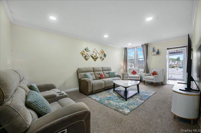 8458 Little Neck Parkway, Floral Park, NY 11001