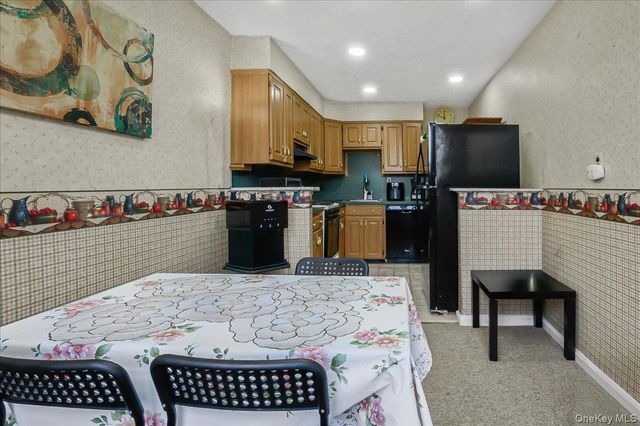 8458 Little Neck Parkway, Floral Park, NY 11001