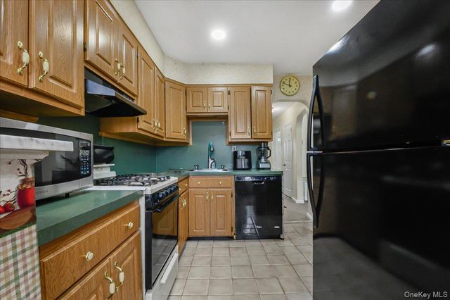 8458 Little Neck Parkway, Floral Park, NY 11001