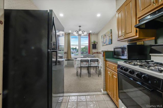 8458 Little Neck Parkway, Floral Park, NY 11001