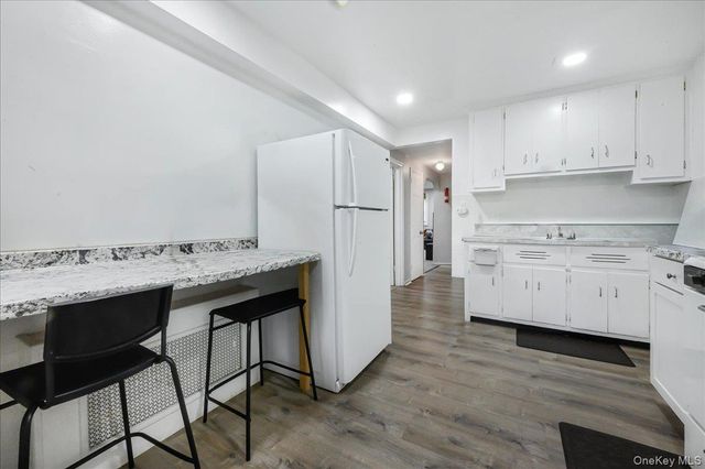 8458 Little Neck Parkway, Floral Park, NY 11001