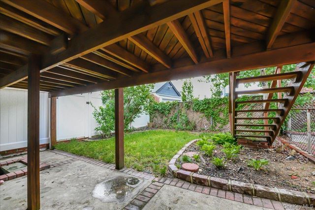 8458 Little Neck Parkway, Floral Park, NY 11001