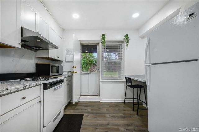 8458 Little Neck Parkway, Floral Park, NY 11001
