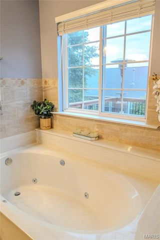 979 Bentley Park Circle, O'fallon, MO 63368