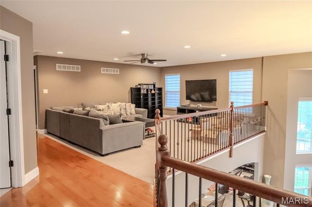 979 Bentley Park Circle, O'fallon, MO 63368