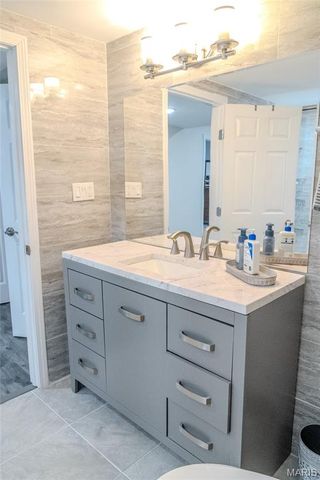 979 Bentley Park Circle, O'fallon, MO 63368