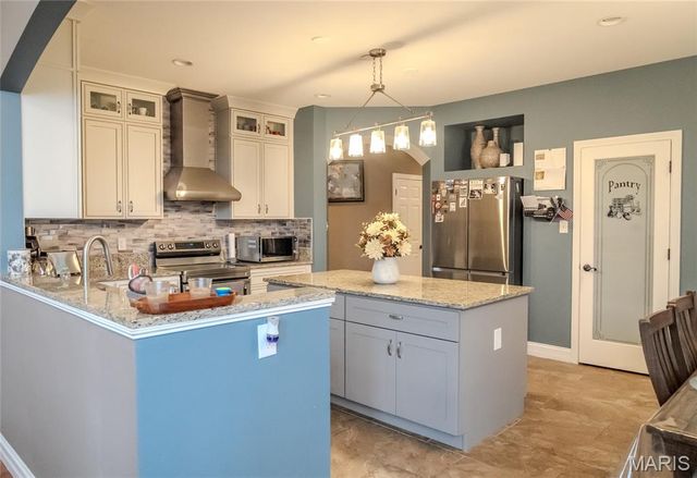 979 Bentley Park Circle, O'fallon, MO 63368