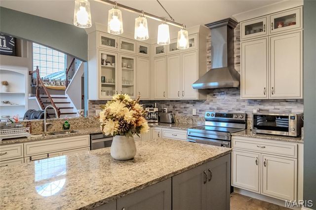 979 Bentley Park Circle, O'fallon, MO 63368