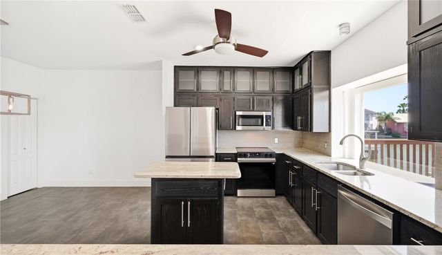 13521 Port Royal Ct, Corpus Christi, TX 78418