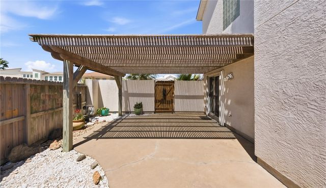 13521 Port Royal Ct, Corpus Christi, TX 78418