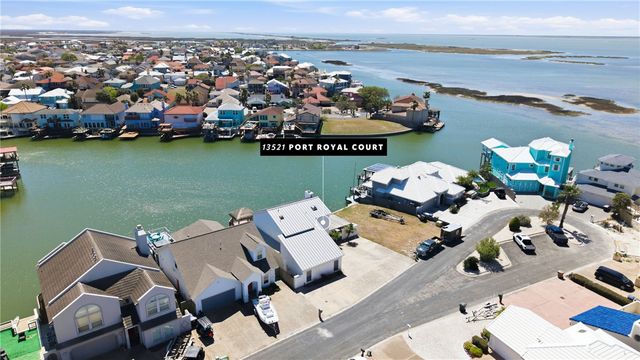 13521 Port Royal Ct, Corpus Christi, TX 78418