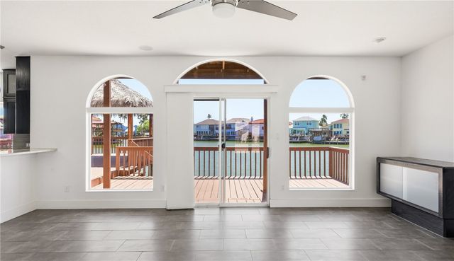 13521 Port Royal Ct, Corpus Christi, TX 78418