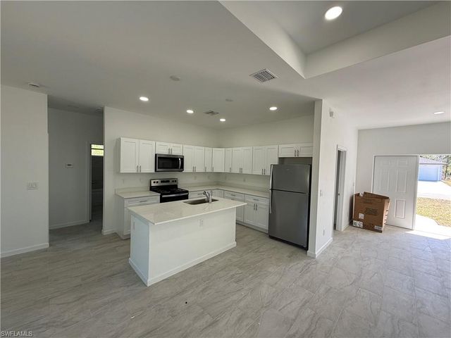 1115 Cove ST E, Lehigh Acres, FL 33974