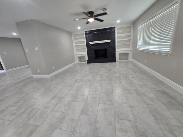 422 West Street, Stafford, TX 77477